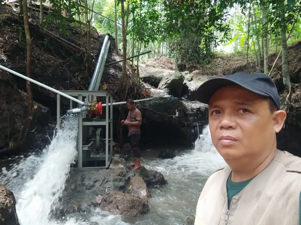 Pembuatan Proyek menaikan irigasi air ke tempat lebih tinggi